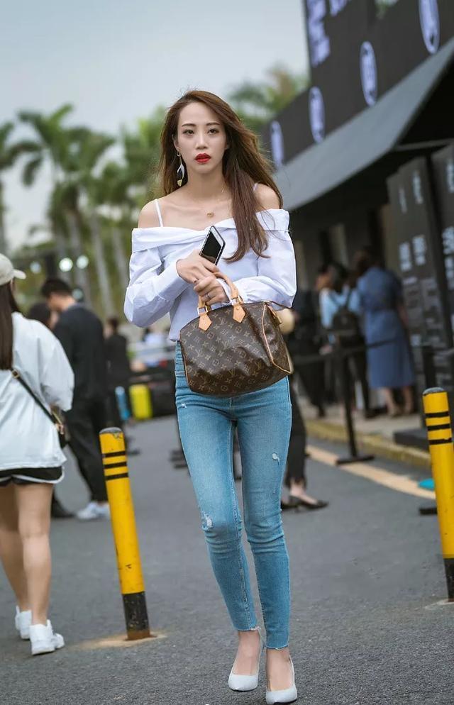 蕾丝|蕾丝拼接的喇叭裤,小姐姐必备的单品,显瘦显高又显气质