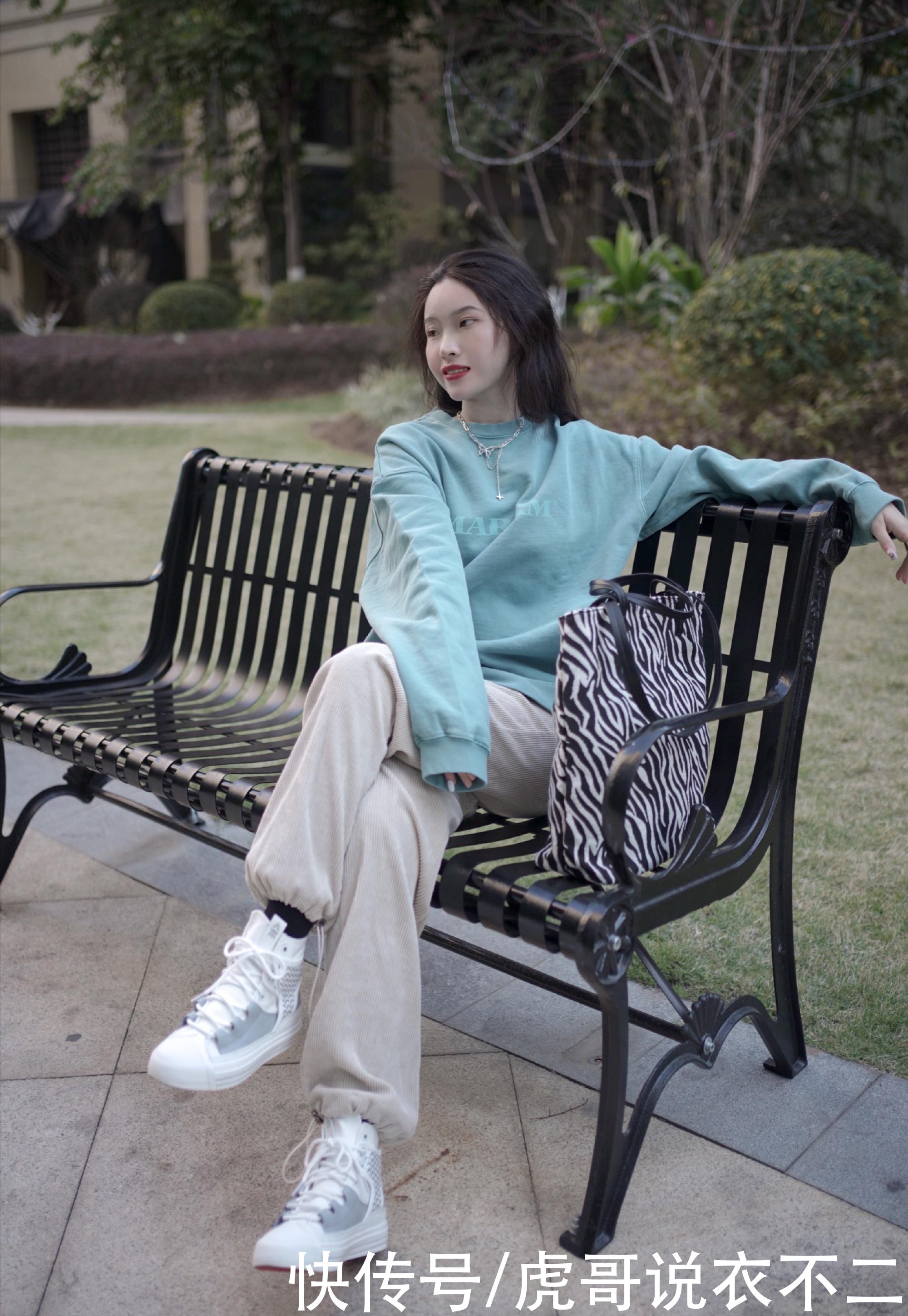 30岁的女人可甜可盐可优雅,学她的春季穿搭,轻松提高审美