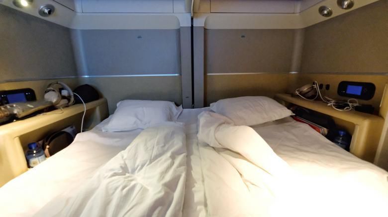 中年|拔草东航豪华头等舱传说中的丘比特大床房,飞行体验究竟如何