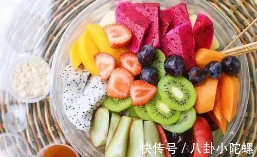 补水|三伏天，女人若不差钱，多吃这5种碱性水果，营养补水显年轻