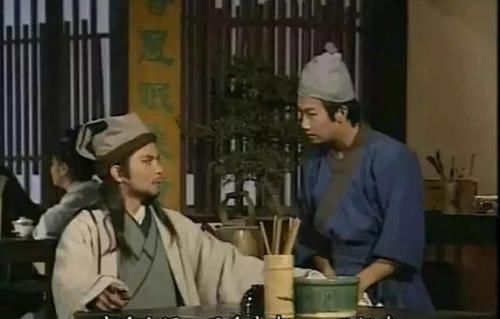 拦住|为何大侠吃完饭放下碎银子就走,店小二却从不清点,也不拦住呢