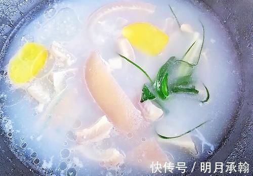 这才是灌汤包的正宗做法,皮薄馅大,咬一口汤汁四溢,赶快学学吧!