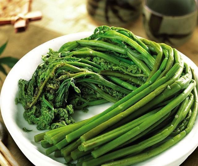 美味|你吃过山蕨菜吗它不仅是种可口的美味,对我们身体有很有帮助哦