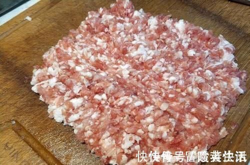 小酥肉|饺子馅想要鲜流油流汁？有人加鸡蛋，有人加油，其实都不全面