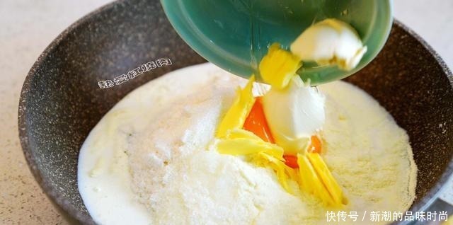 喜欢巧克力和椰蓉的试试这月饼,太香了!其它月饼一比都是浮云了