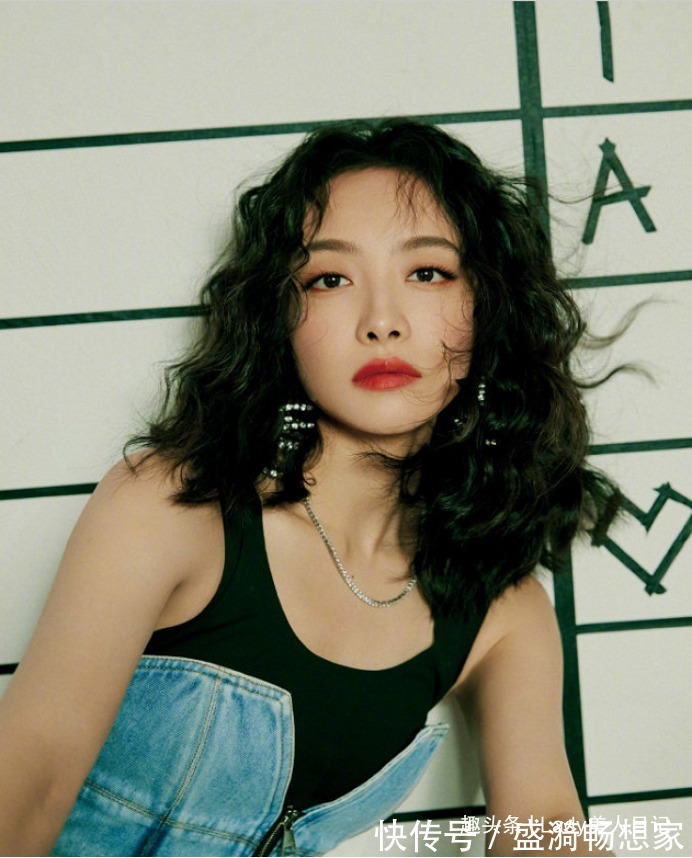 脸蛋 所谓的高级发型都很显老!大明星还有脸蛋撑着,你整上就丑哭了