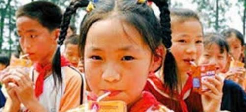 营养|4种“假牛奶”列入黑名单,没营养还浪费钱,不少家长还成箱买