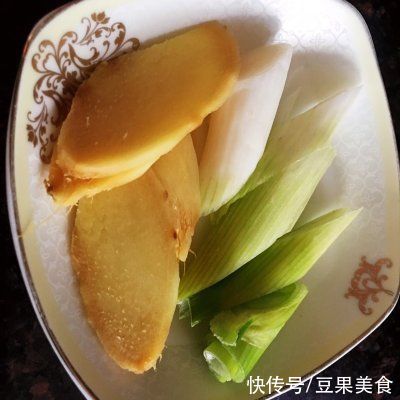 上桌妙光的冰糖肘子，这个冬日别再错过啦