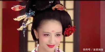 美人|她曾貌美如花，公子哥为其倾家荡产，晚年却沦落街头，靠卖唱为生！