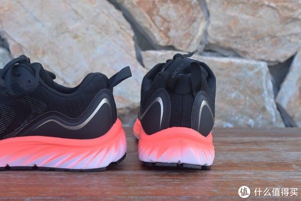跑鞋|入门跑鞋新选，咕咚10K悦弹跑鞋体验：轻弹又透气，还有多重防护