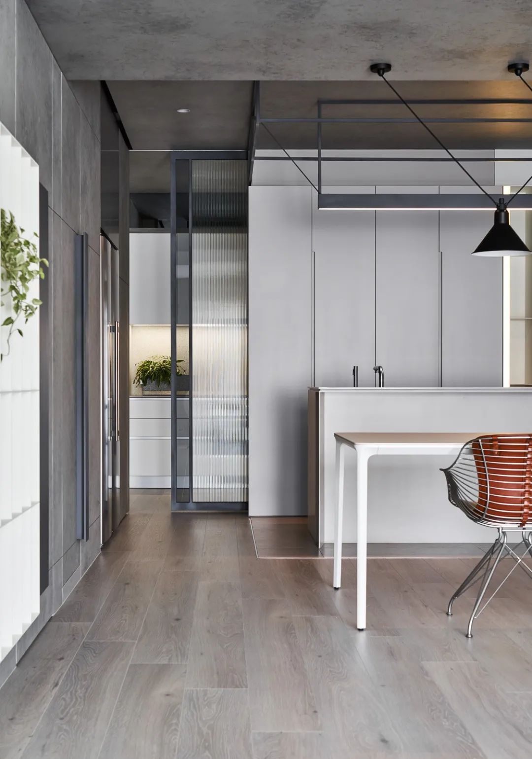 床尾处|100㎡简约工业风,低调安静的水泥灰,装出别样高级的美