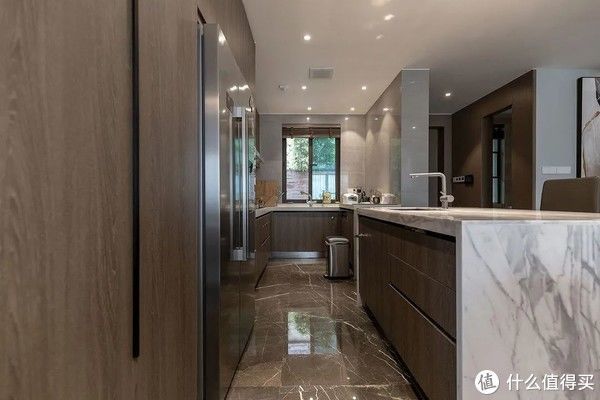 户型|沙发往前挪0.5米,客厅装成图书馆,这就是最好的“学区房”