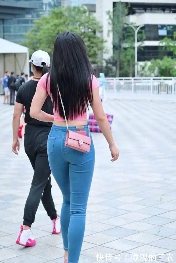 衬衫 直爽的美女,身材好,粉红色衬衫穿着轻盈成熟的时尚风!