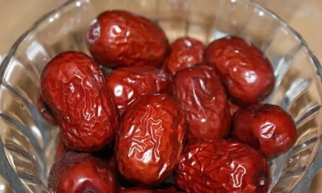 睡前嚼几颗它,脂肪燃烧一整夜,毒素排得一干二净,身体更健康!