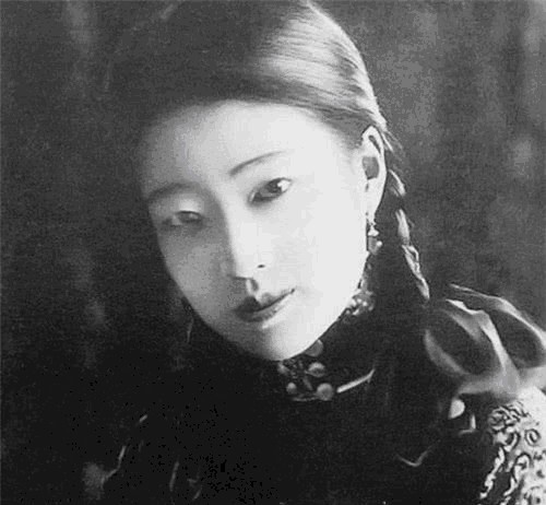 身边|慈禧身边最美女官:精通现代舞,后嫁给一将军,晚年依旧美艳动人