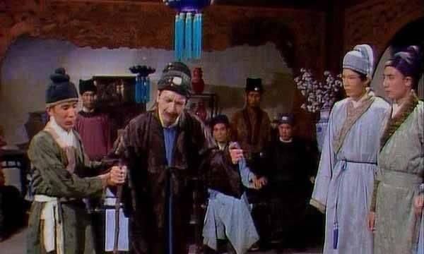 哭成|贾珍为什么在秦可卿葬礼上哭成了泪人,他是真爱秦可卿吗?