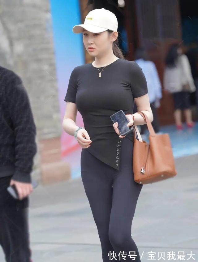 腿型 抛开牛仔裤,“筷子腿”还可以穿健美裤,甚至有过之而无不及!