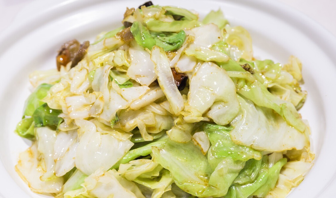 炒包菜，别再直接下锅了，牢记这1步，包菜更爽脆，颜色更翠绿