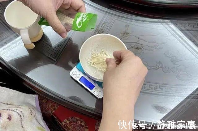 母乳|53岁失独母亲产下一女,断了母乳就去把头发染黑不能给宝宝丢脸