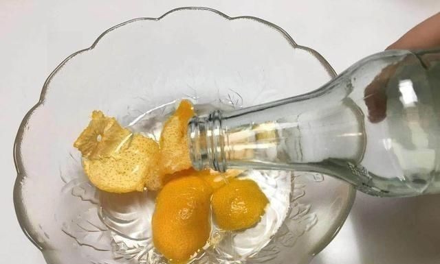 电饭煲又油又脏,别再胡乱用水擦,教你个方法,一擦就干净