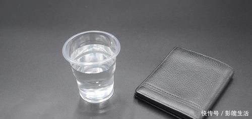 皮包|真假皮革难辨别?学会这个小窍门,再也不怕买到假的,涨知识了