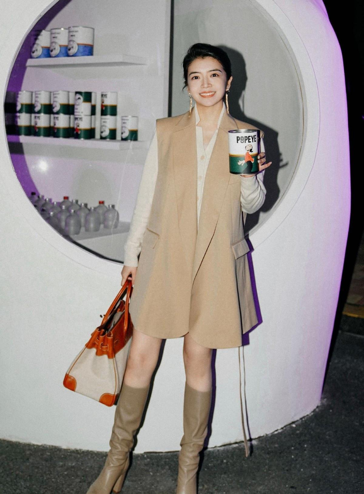 集美 今年穿风衣别买卡其色了!三木带火了“米色风衣”,高级优雅真美