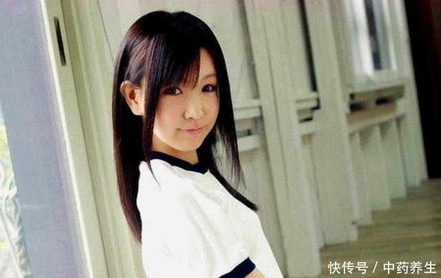 女孩第一次来月经，如果在这个年龄之后，说明发育得很好！