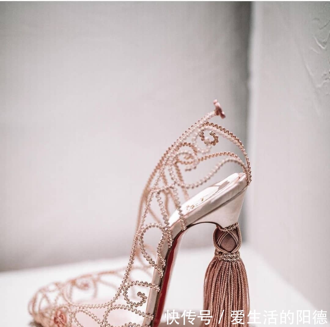 鞋跟 大菠萝的高跟鞋主打气质,萝卜丁的高跟鞋主打性感,哪个更胜一筹