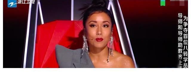 “李榮浩眼睛不夠大，我?guī)退纯础奔穗h逸，你真能給自己加戲