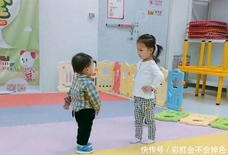 姐姐|幼儿园里2岁的弟弟被欺负,5岁姐姐看到后这样做,太霸气了!