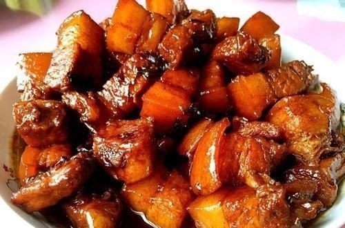 红烧肉时,别再放八角和桂皮了!放这2样炖才香,减肥也要吃一顿