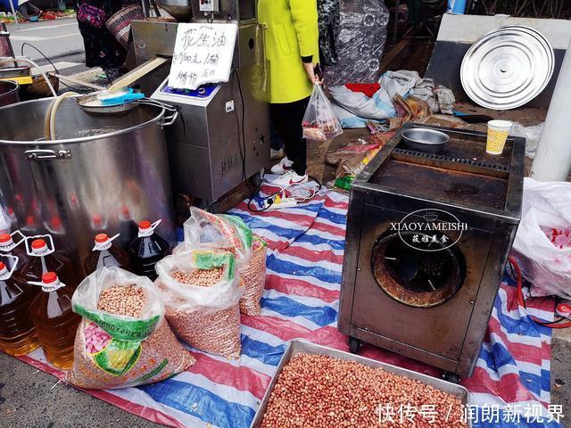 小区来了榨花生油的,一桶100元,围观的人多,原来猫腻在这里