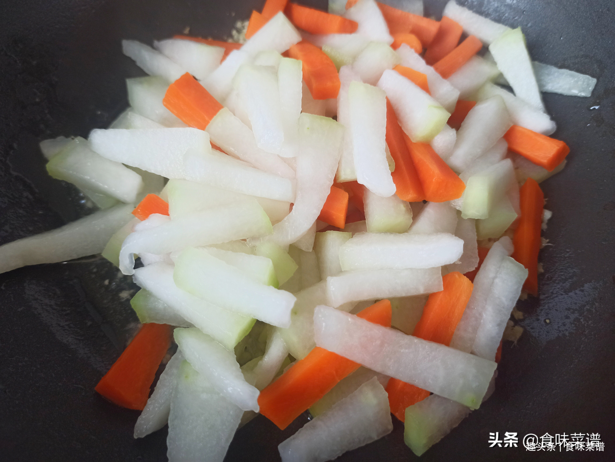 三伏天养生,建议每天吃点清淡的,教你3种家庭小炒,健康度夏天