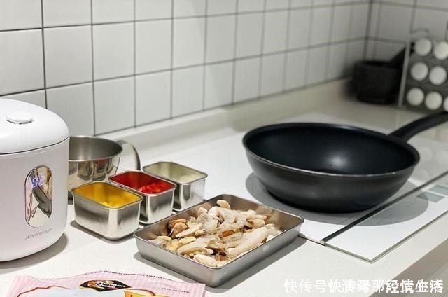 厨房|看了她家的厨房收纳场景,我甘拜下风!学会了你也是收纳“王者”!