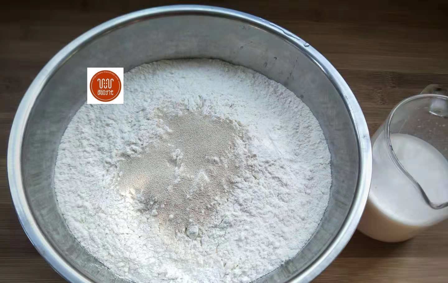 蒸馒头不用提前发面了,只需10分钟,不回缩不塌陷,方便还快捷!