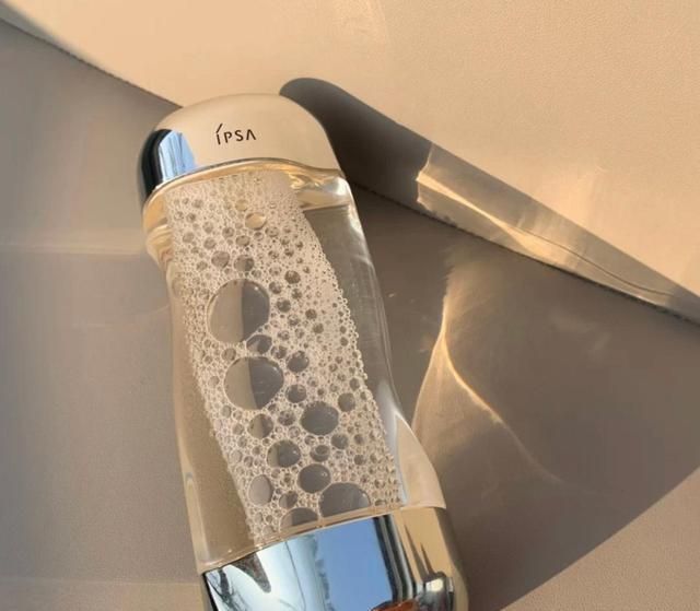 四种“鬼打墙”的化妆水:极光水比粉水好,原生液嫩肤很明显!