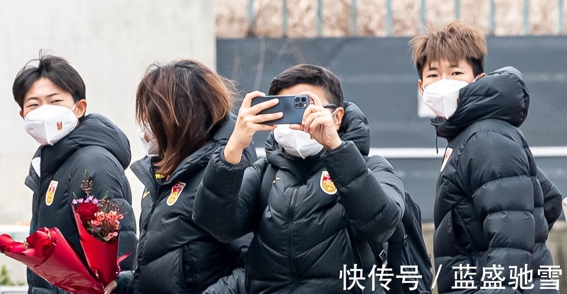 中国足球|上海权威媒体针对中国女足有争议表态!球迷吐槽声多,国足堪忧!