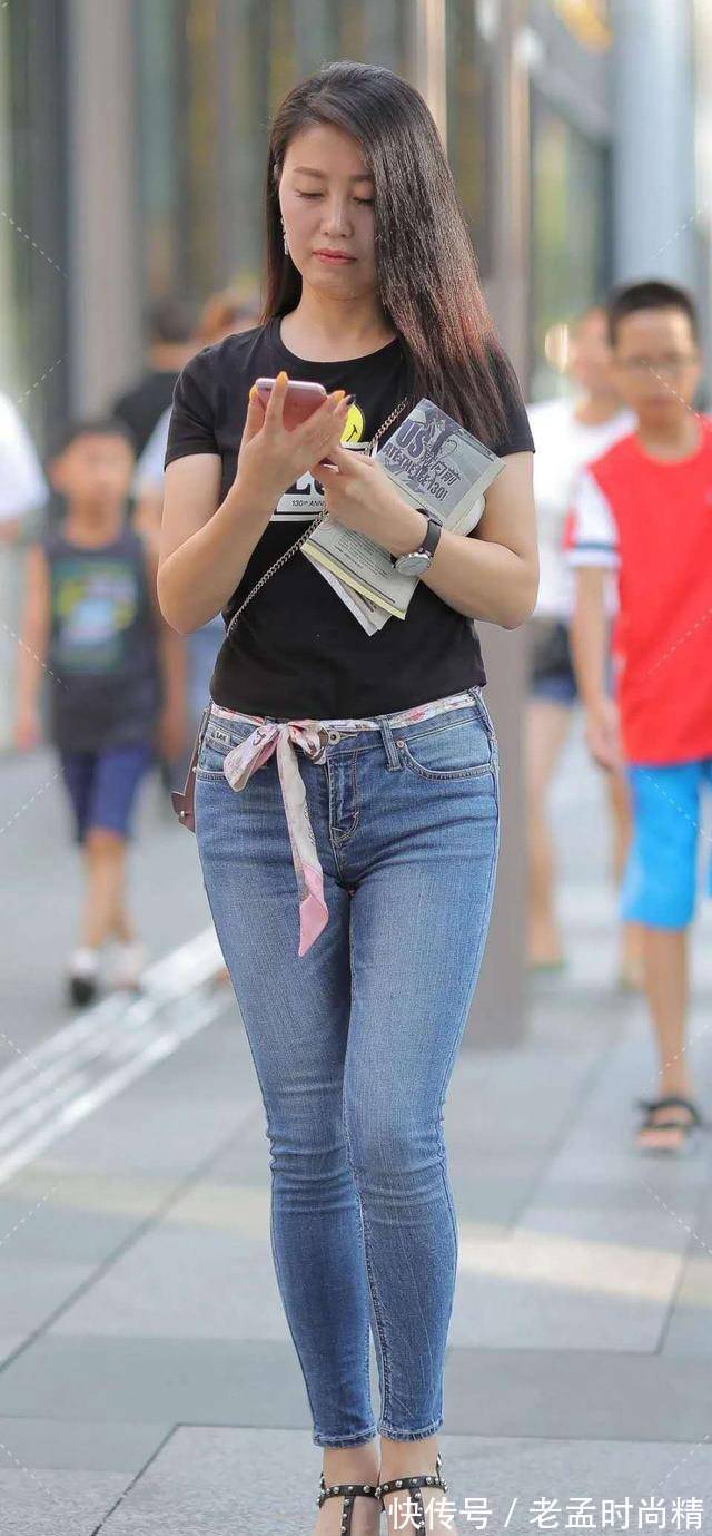 穿搭 修身牛仔裤的穿搭模板,时髦休闲又减龄,让造型一次美个够