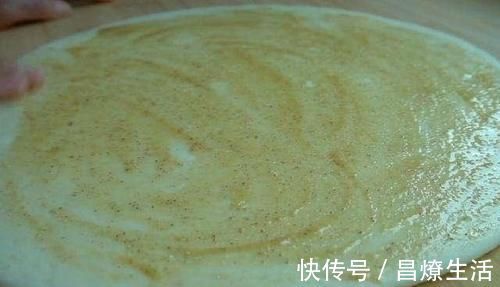 想吃烧饼自己做,省钱又好吃,成本不到一块钱,酥香层次多