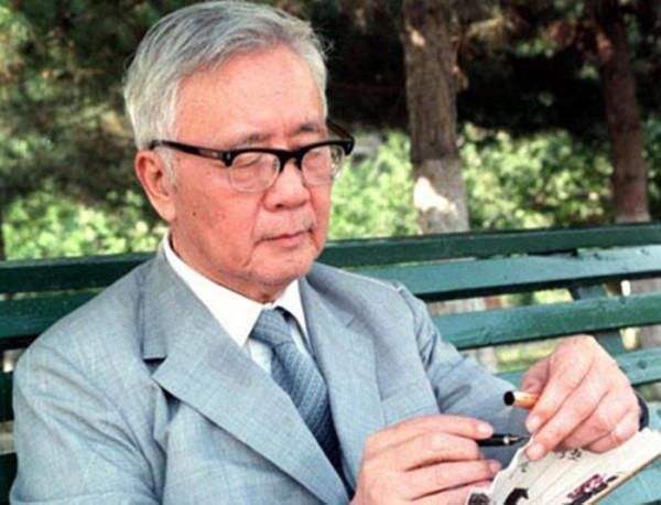 对联文化$华罗庚出上联“三强韩魏赵”,难倒众人,下联一出更是经典