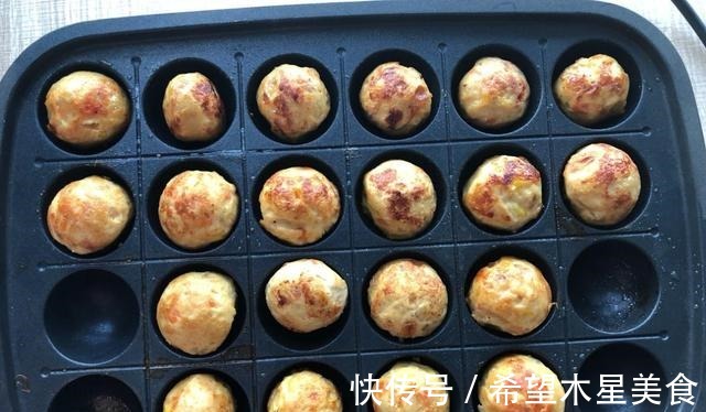 好吃|鸡肉做成丸子,简单煎一煎,外酥里软,一口一个真好吃!