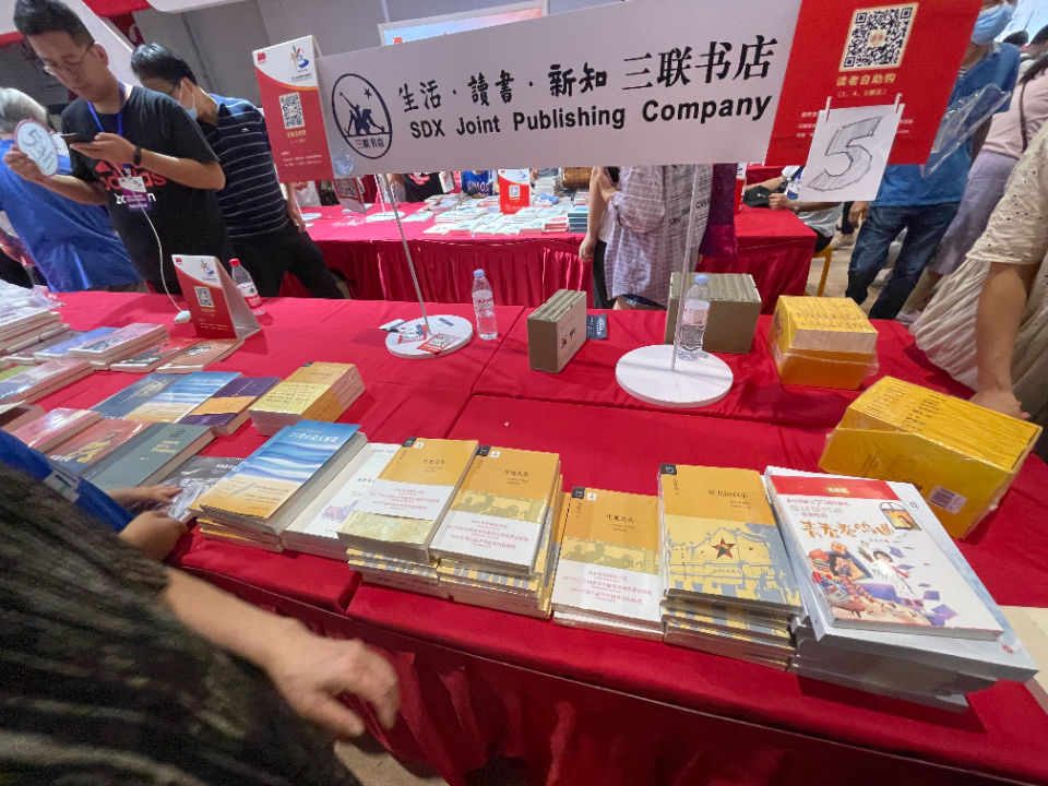 书博会|书博会倒数第二天，市民乐享好书历史最低价，图书都卖疯了