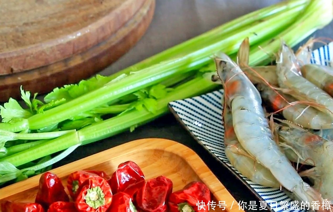  年夜饭，香到一锅都不够吃！不愧是大虾中的“极品”做法，非油炸