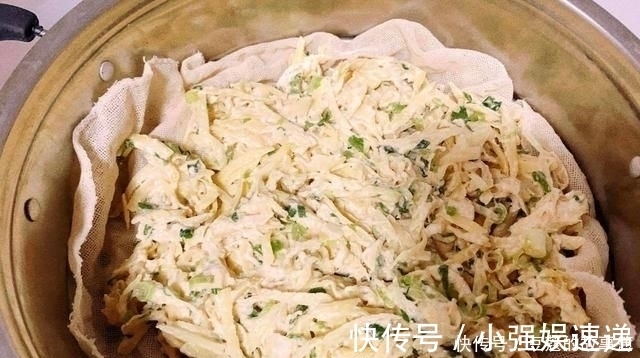 黏液蛋白|我家用土豆做它,上锅一蒸,松软入味,两天必做一次,老妈特爱吃