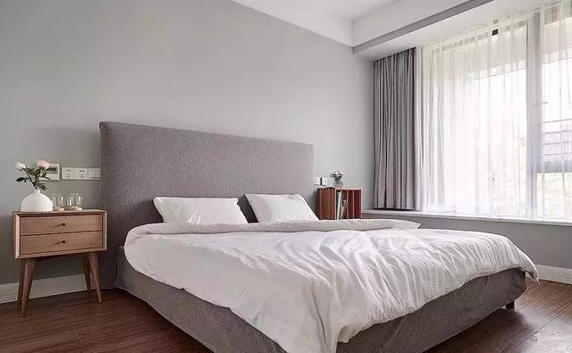 客厅|136平三室新房,全屋大白墙,内嵌式木质电视柜,层次感爆棚