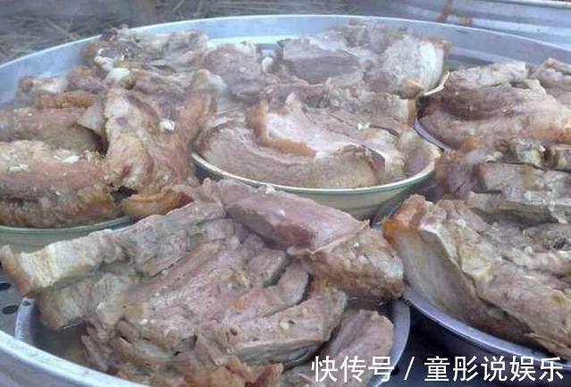 小伙子|农村90后小伙结婚,婚宴上大鱼大肉分量足却没人吃,