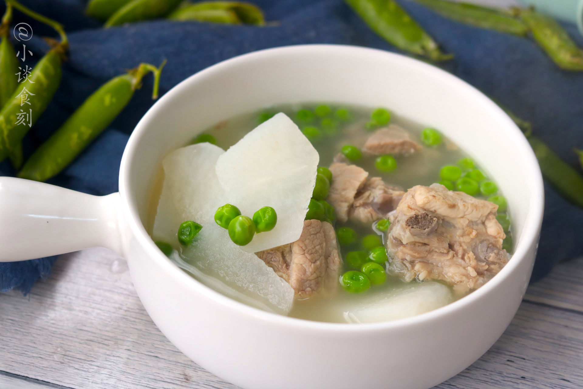 三月，炖排骨汤加此“2种”食材，颜色好看汤汁也鲜美，好喝多了