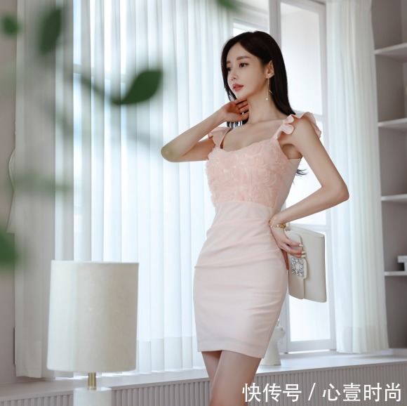 搭配|女神孙允珠高清时尚搭配:莫雷利亚田园蔷薇浪漫挂肩裙