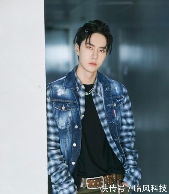 华彩少年|华彩少年官宣王一博,蔡徐坤粉表示不满,官方选王一博不是以学历优先