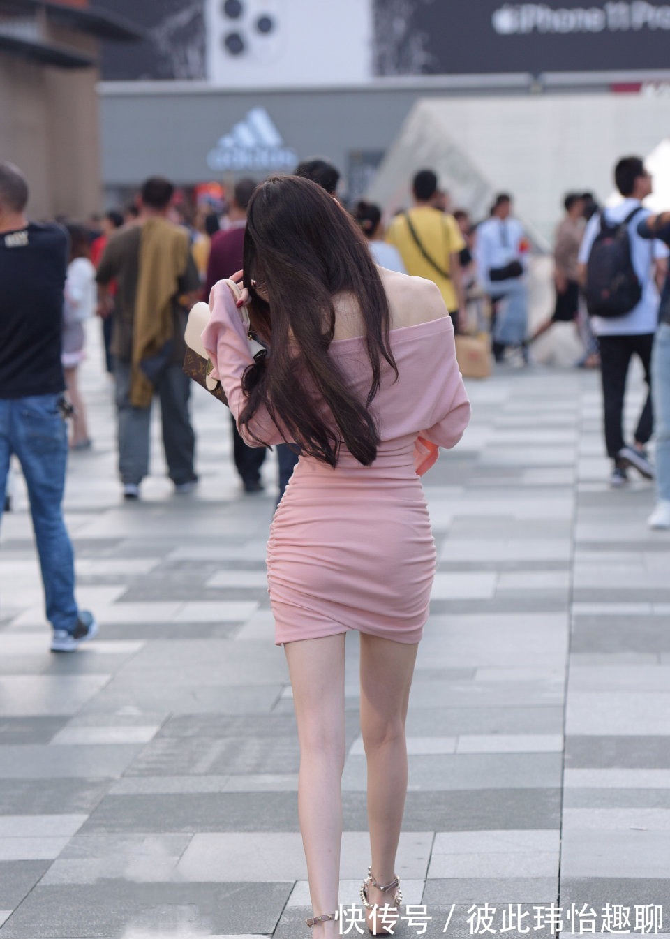 搭配|连衣裙搭配高跟鞋，展现迷人双肩，穿出优雅感